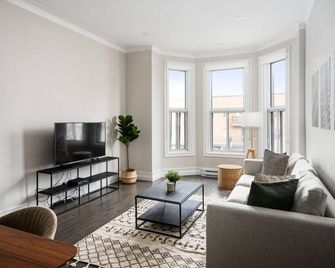Plateau Prime Residence - Montreal - Living room