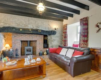 Hen Dy - Three Bedroom House, Sleeps 6 - Bangor - Living room