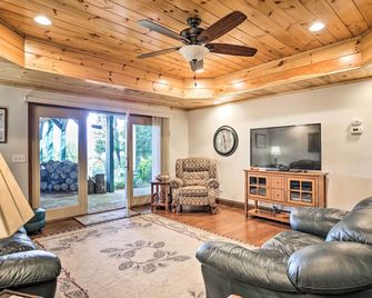 Hiawassee Home With Fire Pit And Furnish - Hiawassee - Living room