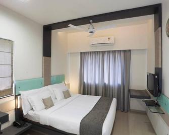 Skylark Business Hotel - Kolhāpur - Bedroom