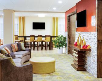 Holiday Inn Express & Suites Sandusky - Sandusky - Obývací pokoj