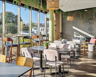 Akena Nantes Rezé Aéroport - Rezé - Restaurace