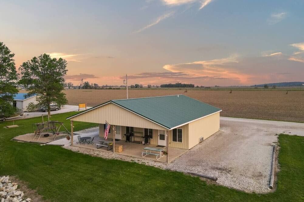 Quiet Riverfront Cabin with Boat Slip Family Friendly Stay in Decatur Nebraska Sleeps 9