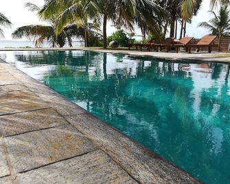 Villa Sethawadi Hotel and Kitesurf Centre - Kalpitiya - Piscina