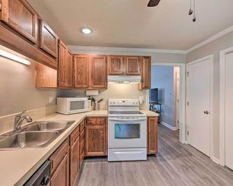 Lovely High Point Abode ~ 2 Mi to University! - High Point - Kitchen