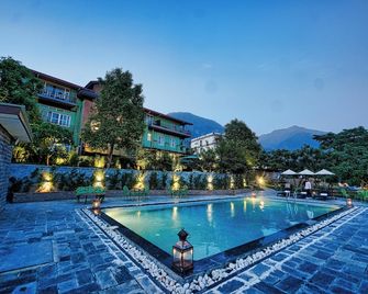 Atman Resort Dharamshala By Leisure Hotels - דרמאסאלה - בריכה
