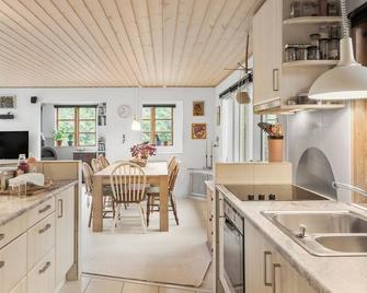 Cozy Home In Lundby With Wifi - Lundby - Cocina