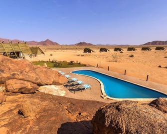 Desert Quiver Camp - Sesriem - Piscina