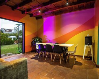 Yes Please! Hostel - אנטיגואה גוואטמלה - חדר אוכל