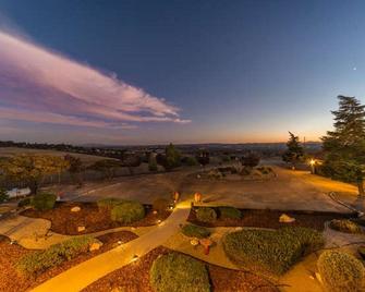 High Ridge Manor - Paso Robles - Outdoor view