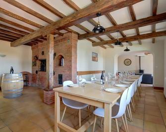 Gîte la grappe Occitane - 14 personnes - piscine privée - Ambres - Comedor