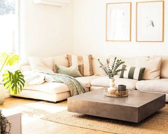 Casa Blanca - Lakeside Luxury - Albion Park - Sala de estar
