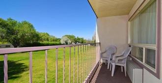 Red Arrow Inn & Suites - Montrose - Balcony