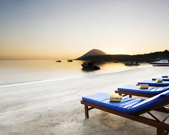 Bastianos Bunaken Dive Resort - Manado - Beach