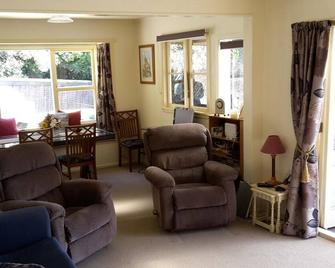 The Wow Factor Paradise Found, All The Home Comforts At Stunning Lake Rotoma - Kawerau - Living room