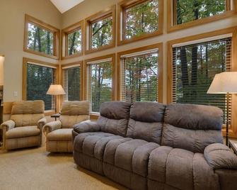 3BR Slopeside Disciples Village Condo 604 - Ski In/Ski Out on Boyneland! - Boyne Falls - Living room