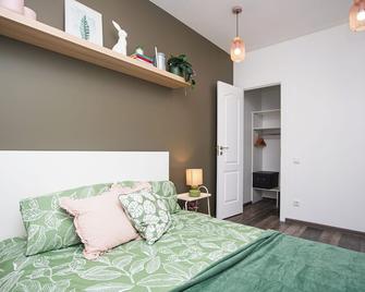Stay by the Andrejsala area with Free Parking and reach the Old Town in 15 min walk - Riga - Bedroom