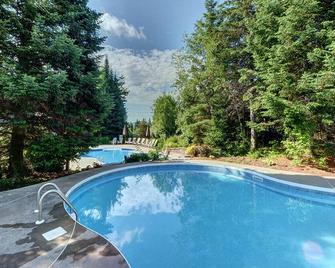 The Mont-Tremblant Hideaway by InstantSuites - Mont-Tremblant - Pool