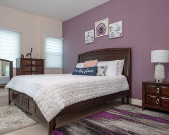 1 bedroom apartment/views/AC/Pool/ Parking/security on site - Half Way Tree - Bedroom