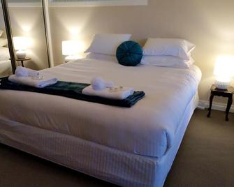 Great For Couples + Walk To Cellar Doors - Cessnock - Bedroom