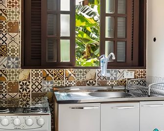 Chalés da Libélula | Refúgio entre praia e natureza em Ilhabela - Ilhabela - Kitchen