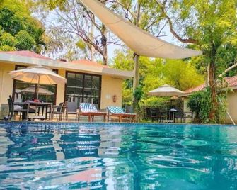 Lulung Aranya Nivas Resort - Baripada - Pool