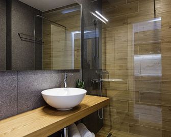 Eleven Boutique Suites - Stavromenos - Bathroom