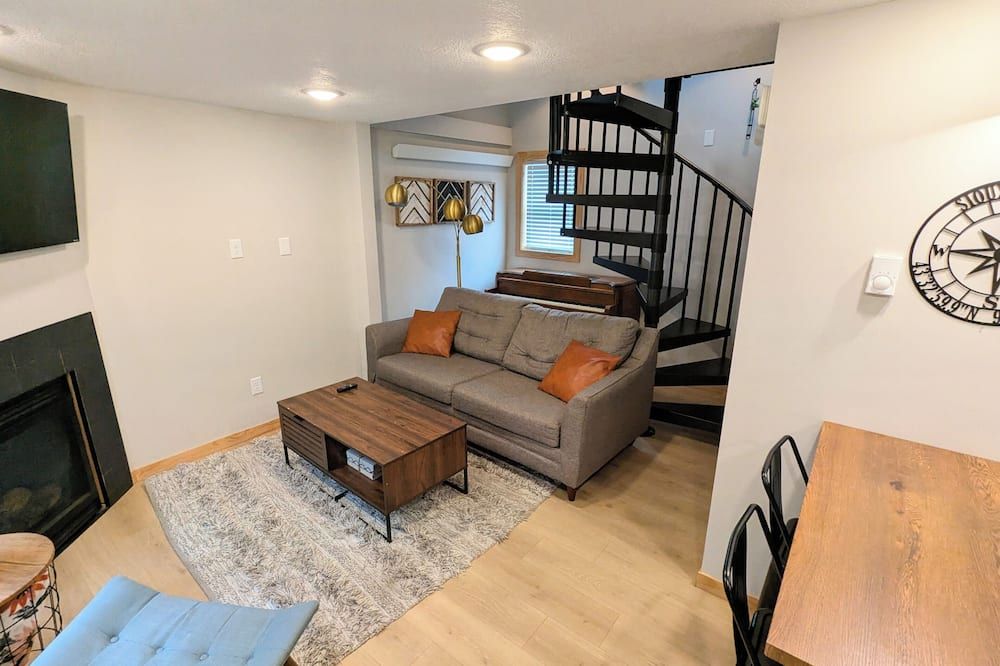 Tiny Home on a Hill Close to Downtown, Sanford Premier Center and Airport - Sioux Falls - Sala de estar