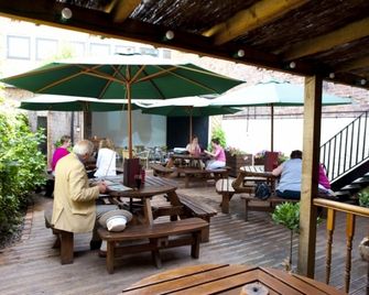 公牛旅館 - 舒茲伯利 - 什魯斯伯里 - 天井