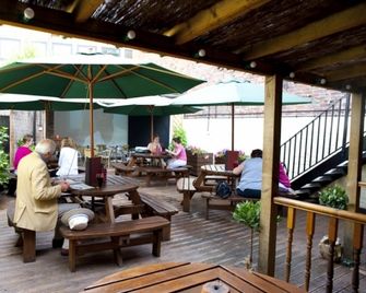 The Bull Inn - Shrewsbury - Patio