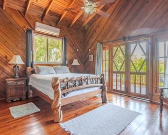 Guava Grove Resort & Villas - Sandy Bay - חדר שינה