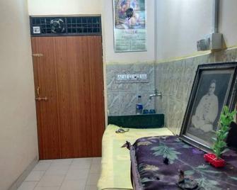A studio apartment for family in the heart of Kanpur City near Station - Kanpur - Bedroom