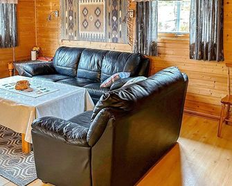 4 Person Holiday Home in Lysoysundet - Brekstad - Sala de estar