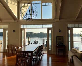 Yes, this is it. Start a new Christmas tradition at the lake - Flesherton - Comedor