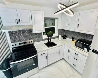 Black and White Luxury Stay - Miami - Keuken