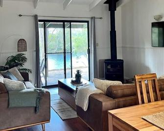 Teal Chalet - Deluxe with private jetty Pemberton - Pemberton - Sala de estar