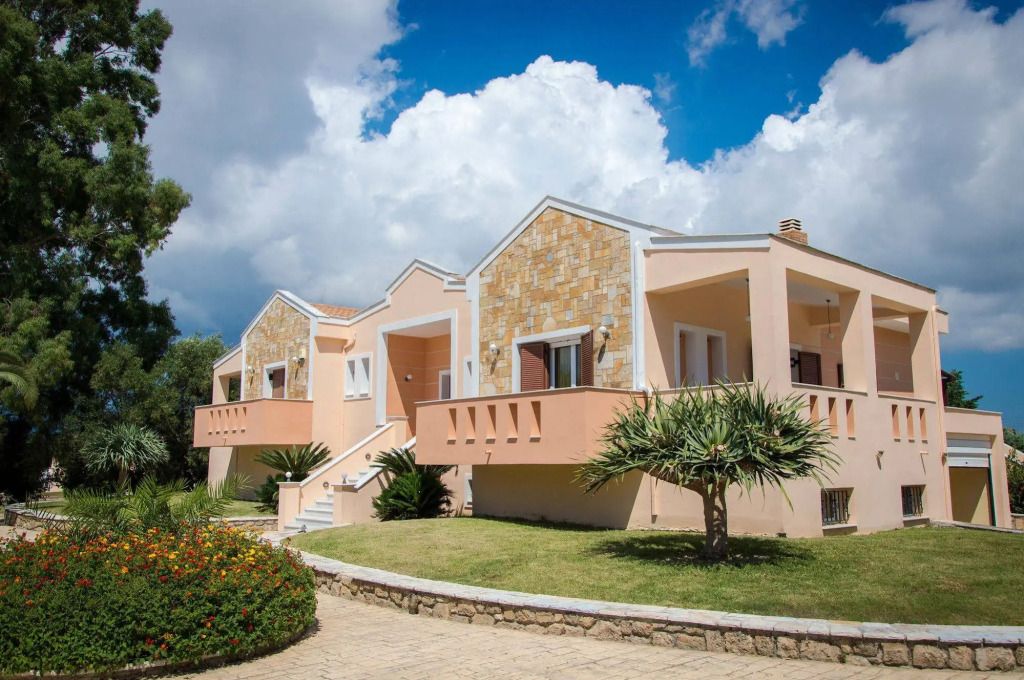 Leone Luxury Villas - Kalamaki - Budova