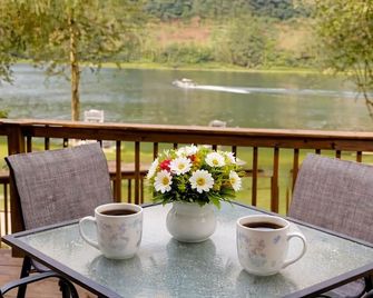 Sunrise on the Allegheny- Stunning river views! - Franklin - Balcony