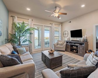 Breathtaking Sunrise Views Over Lake Lbj - Luxury 3br Waterfront Condo - Horseshoe Bay - Living room