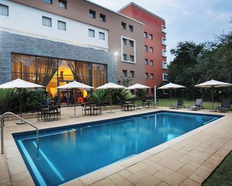Stayeasy Rustenburg - Rustenburg - Pool