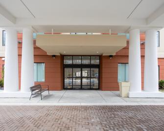 Holiday Inn Express & Suites Owings Mills-Baltimore Area - Owings Mills - Building