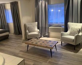 Hotel Newstar - Montreal - Living room