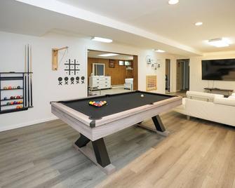 Close to Downtown/UMASS Walk-Out Basement Condo with game room & big backyard! - Amherst
