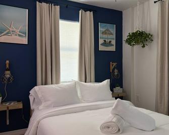 Private, cozy, beach guest-suite C - Venice - Bedroom