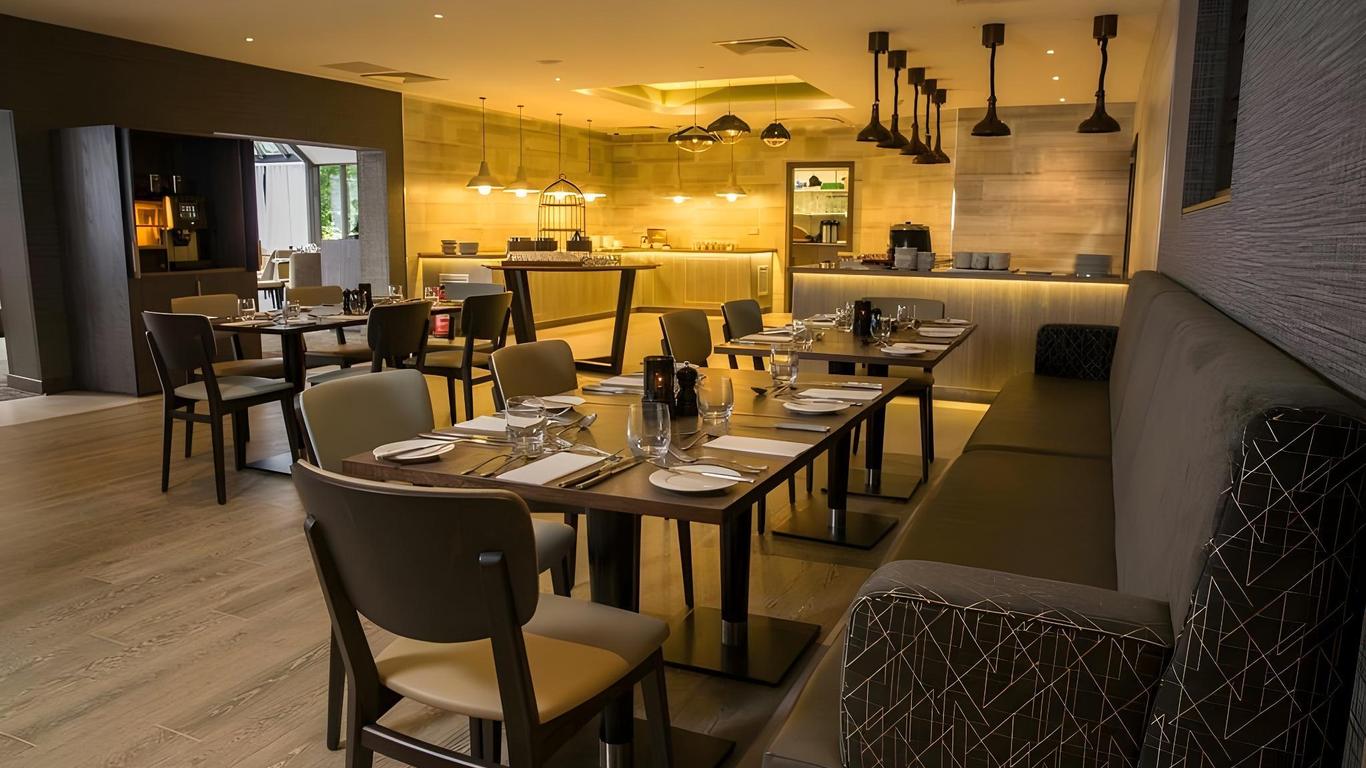 كراون بلازا بايزنجستوك، آن آي آيتش جي هوتل