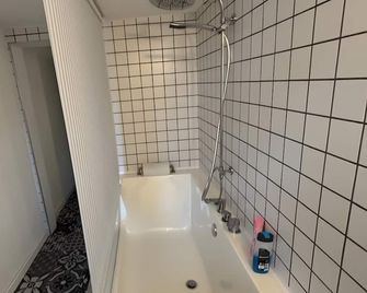 Apartment 'Kleiner Kalle' with Balcony and Home Office Workspace with Wi-Fi - Melsungen