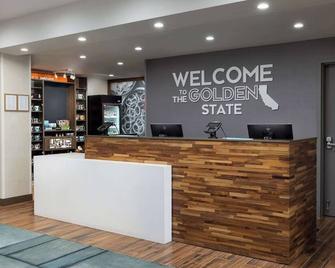 Perfect For the Outdoor Enthusiasts! 15 Miles From Yosemite- 2 Units - Oakhurst - Recepce