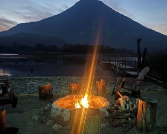 Beautiful private villa with lovely gardens and trees - Santiago Atitlán