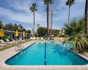 The Monkey Tree by AvantStay Mid-Century Modern Oasis with Pool - Palm Springs - Pool
