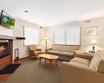 Shawnee Village Resort - East Stroudsburg - Living room